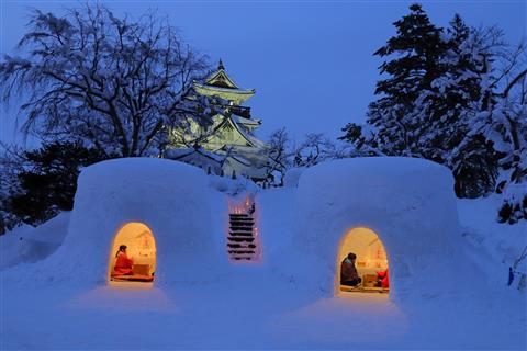 横手の雪まつり　かまくら